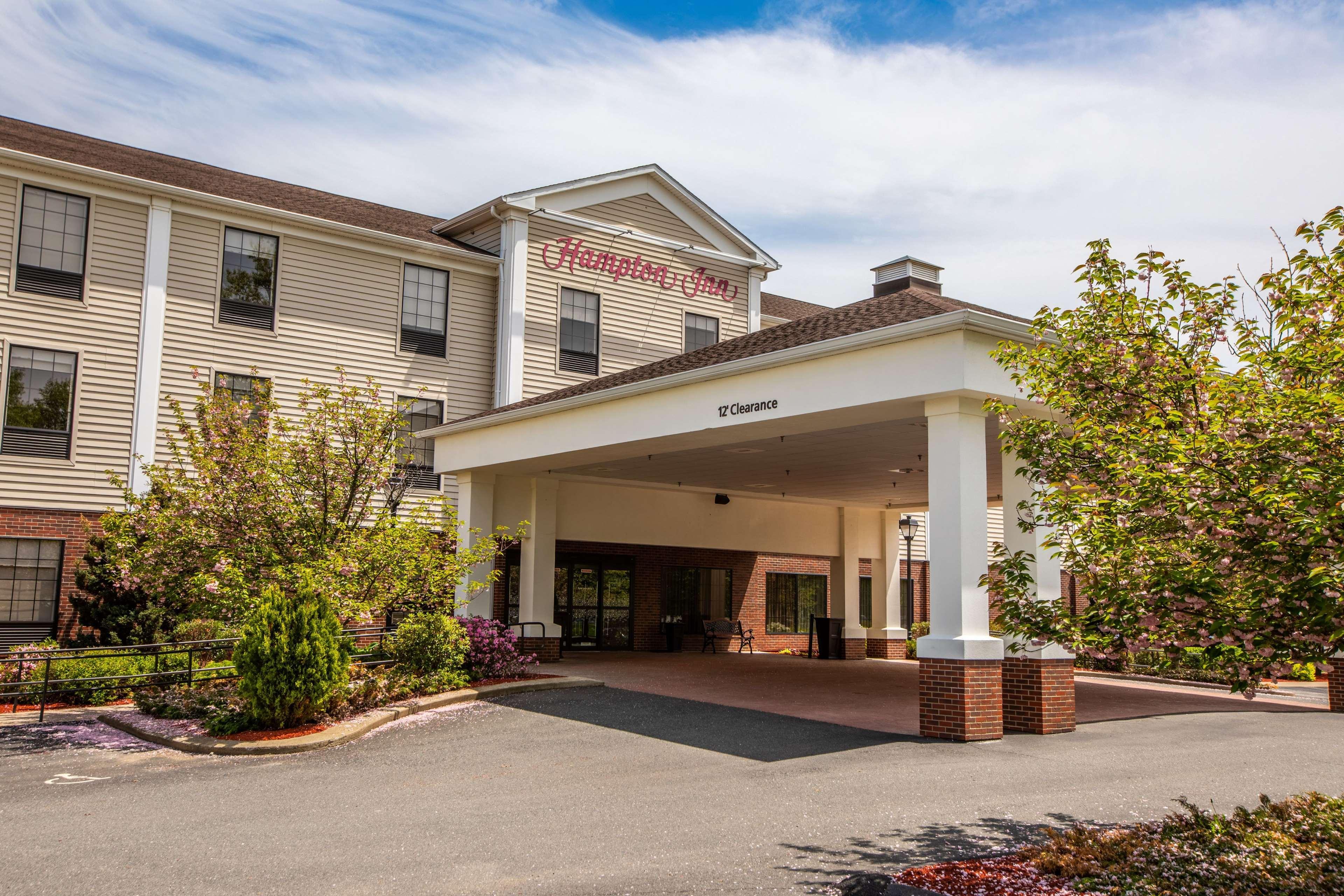 Hampton Inn Hadley-Amherst Area Exterior photo