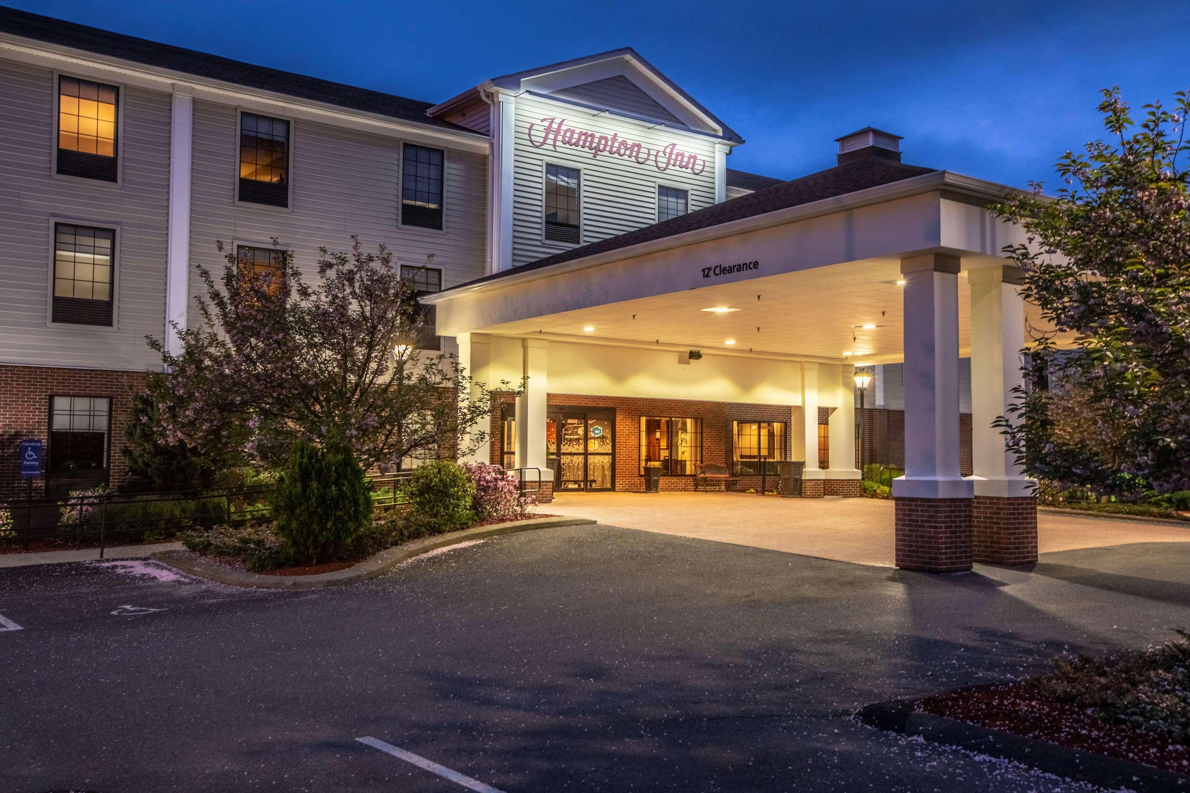 Hampton Inn Hadley-Amherst Area Exterior photo