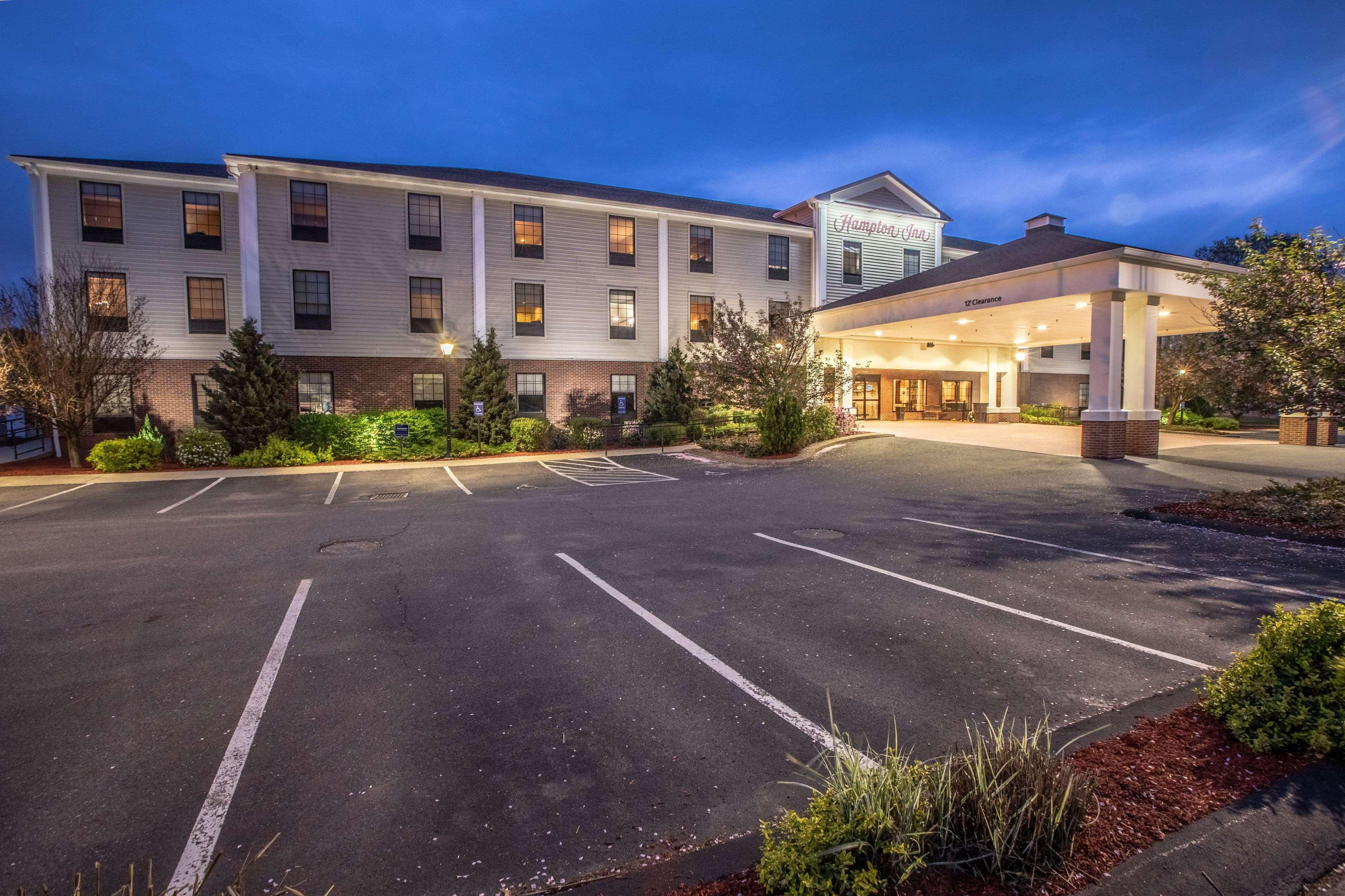 Hampton Inn Hadley-Amherst Area Exterior photo